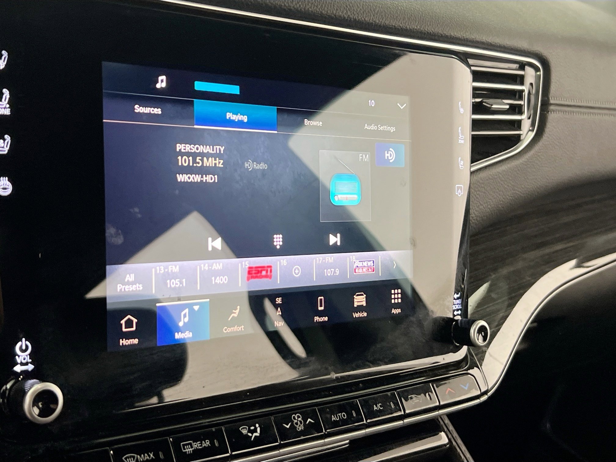 Used 2022 Jeep Wagoneer Series II w/ Flexible Seating Group image 15