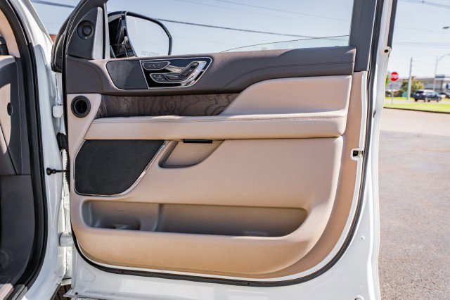 Used 2022 Lincoln Navigator Reserve image 32