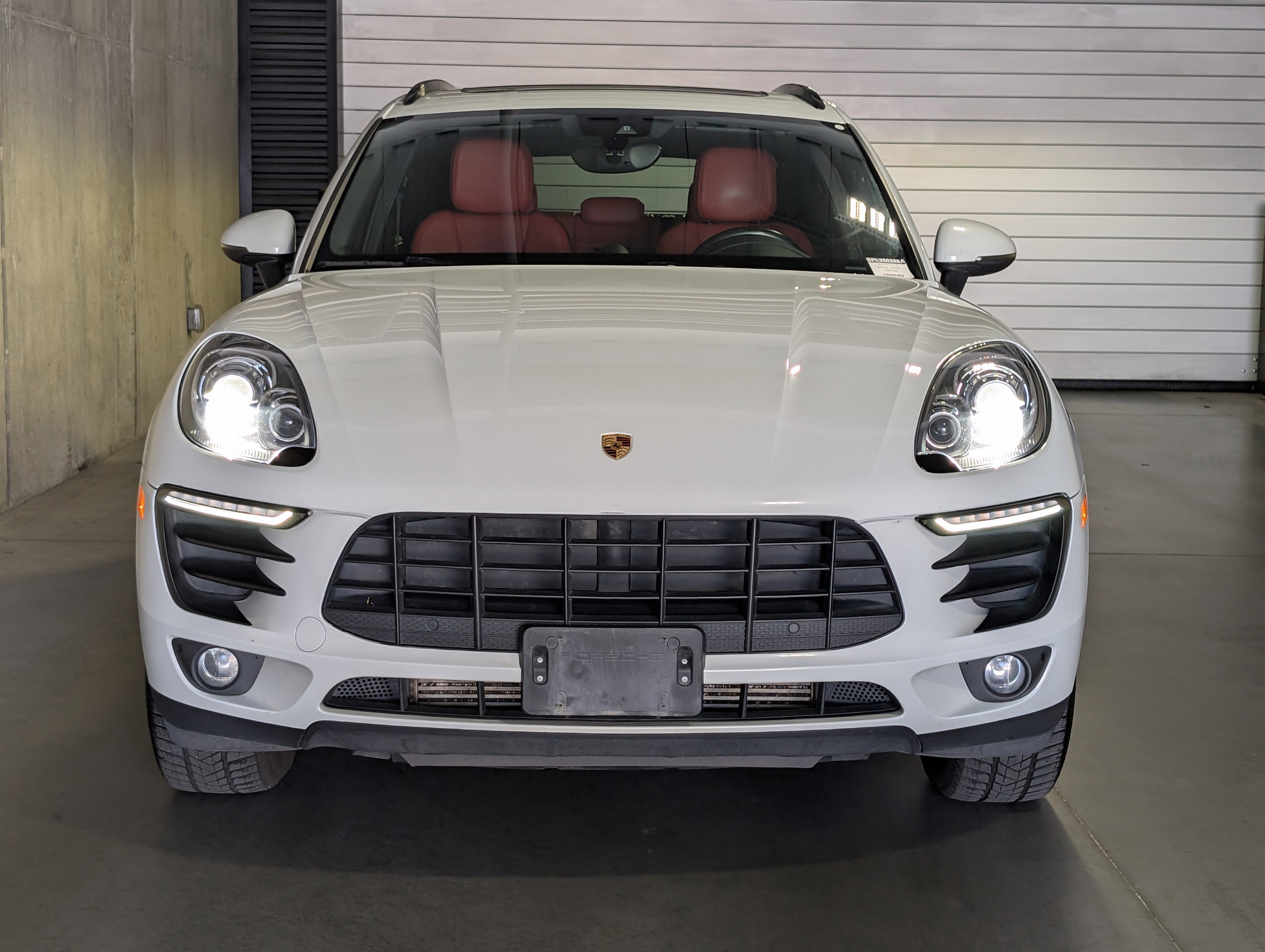 Certified 2018 Porsche Macan AWD/4WD image 12