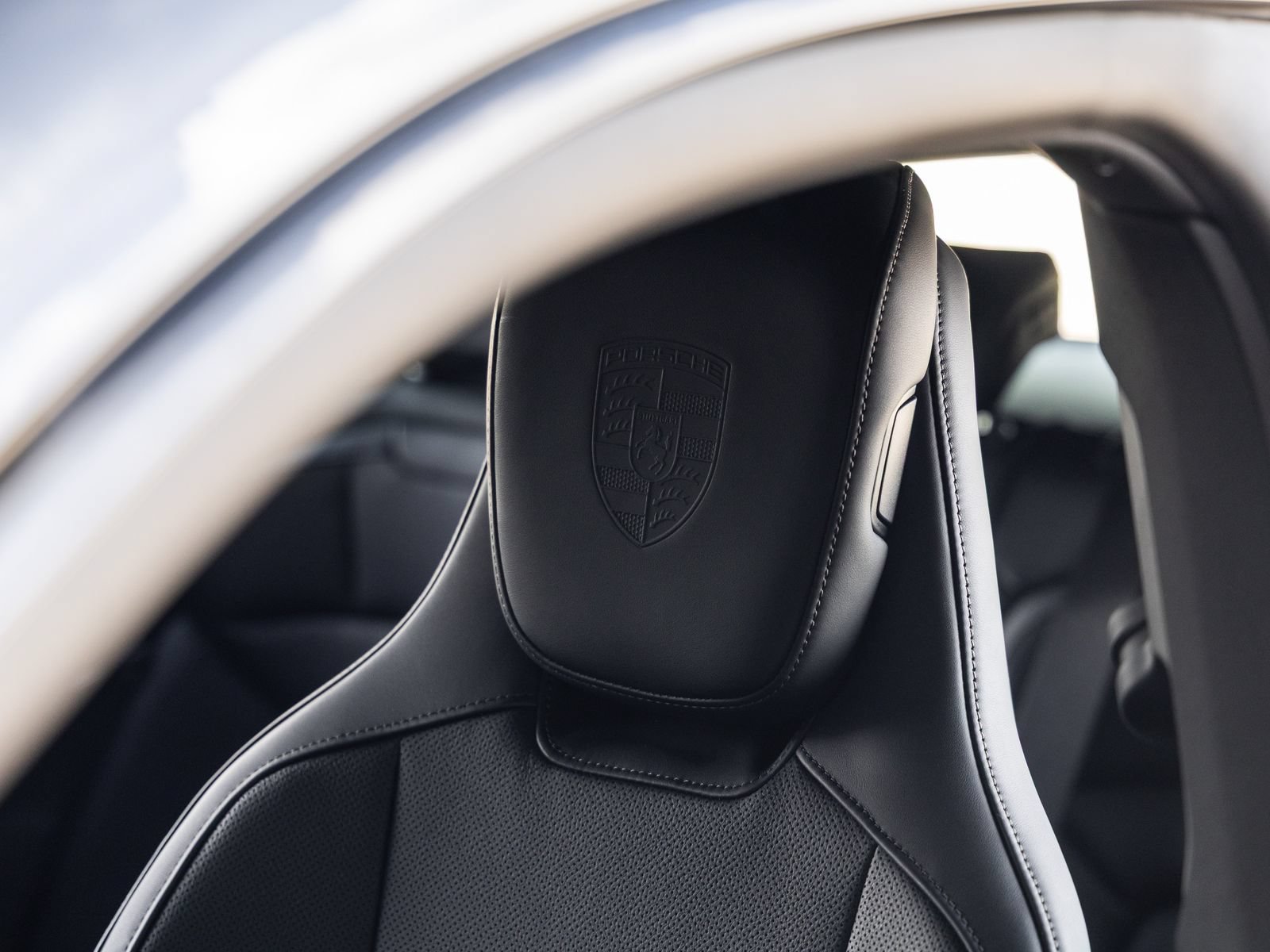 New 2026 Porsche Taycan 4S AWD/4WD image 27