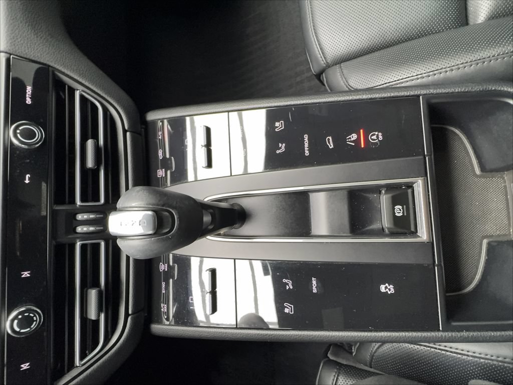 Used 2024 Porsche Macan AWD/4WD image 47