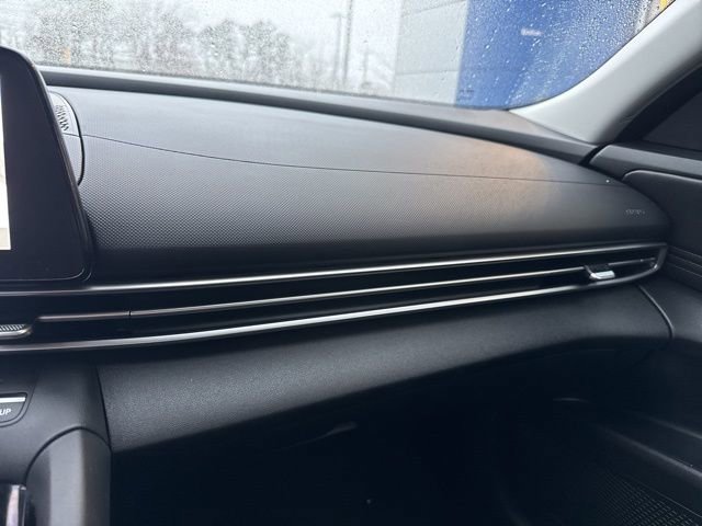 Used 2023 Hyundai Elantra SEL w/ Convenience Package image 40