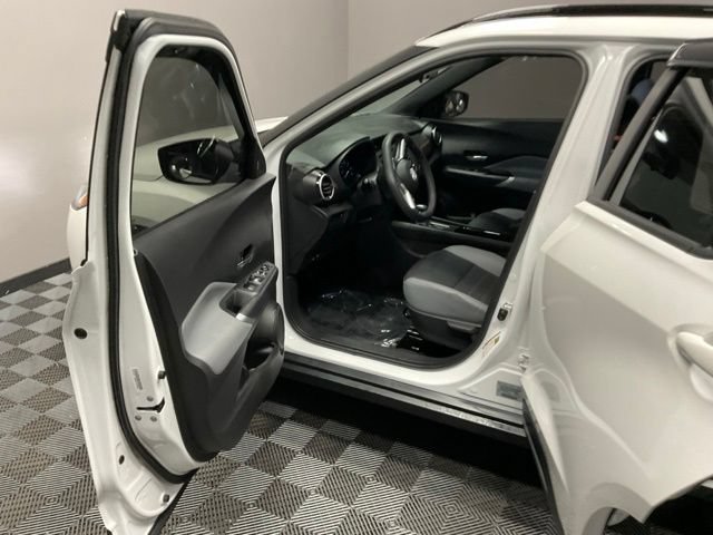 Used 2023 Nissan Kicks SR w/ SR Premium Package FWD image 14