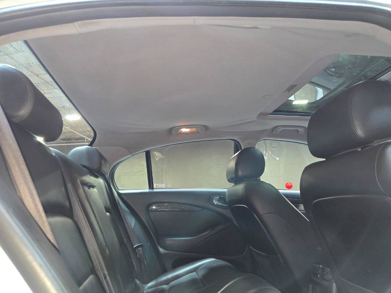 Used 2005 Jaguar S-TYPE R RWD image 59