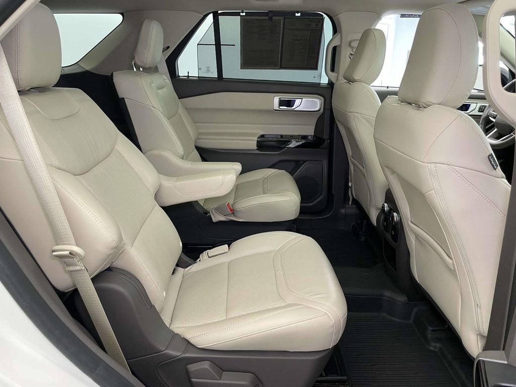 Used 2021 Ford Explorer Platinum w/ Equipment Group 601A AWD/4WD image 23