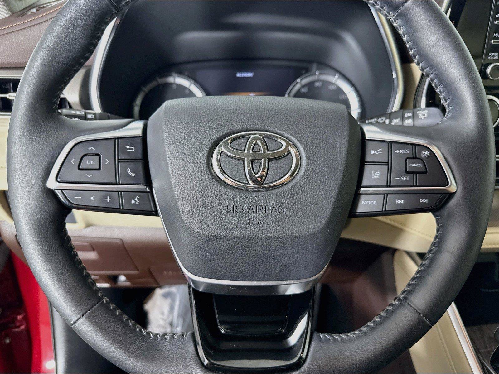 Certified 2021 Toyota Highlander Limited FWD image 17