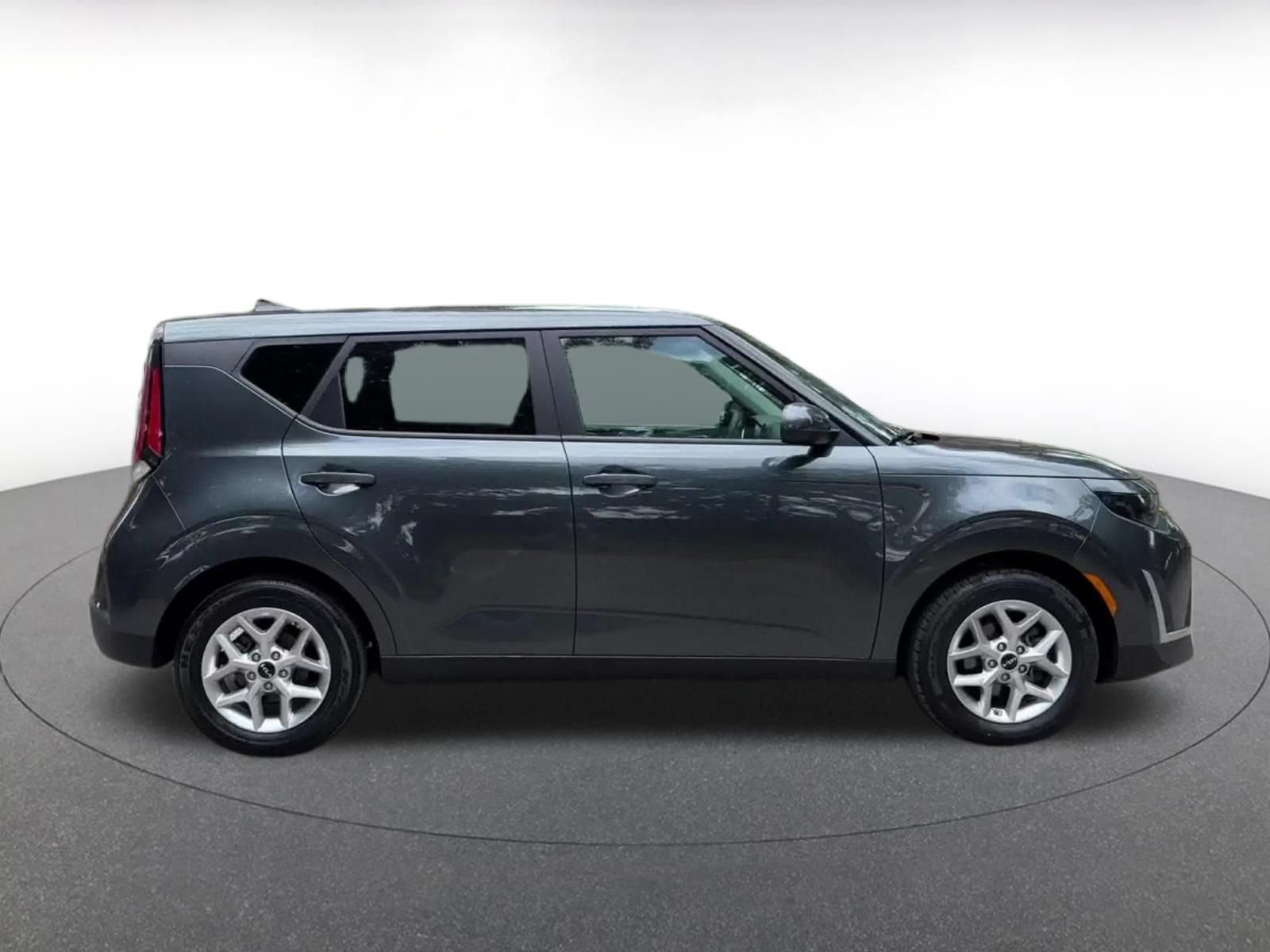 Used 2025 Kia Soul LX w/ LX Technology Package FWD image 15