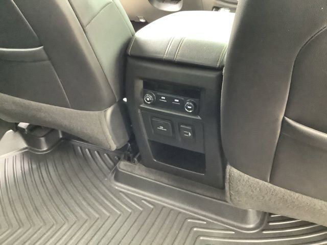 Used 2020 Chevrolet Traverse LT w/ LT Premium Package FWD image 22