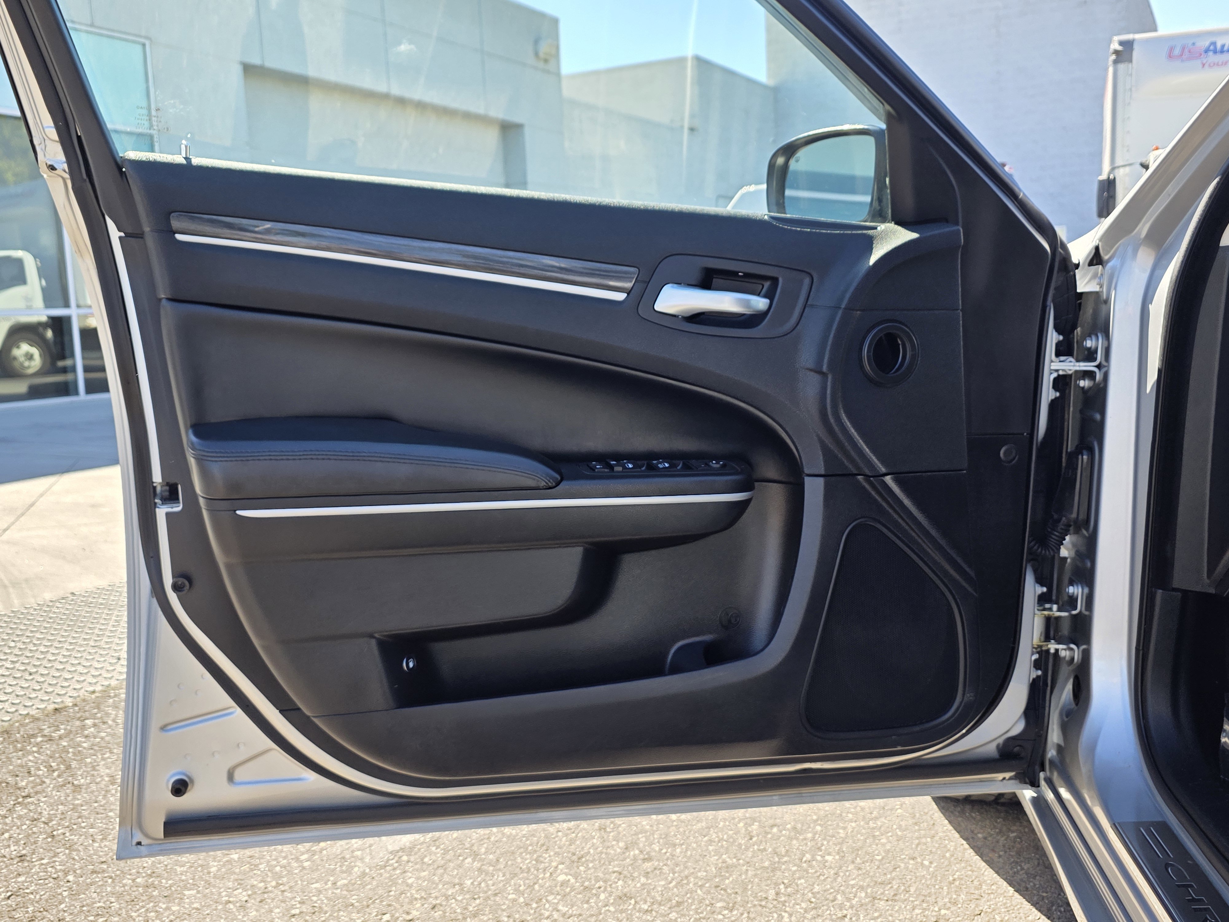 Used 2019 Chrysler 300 Touring w/ Sport Appearance Package image 11