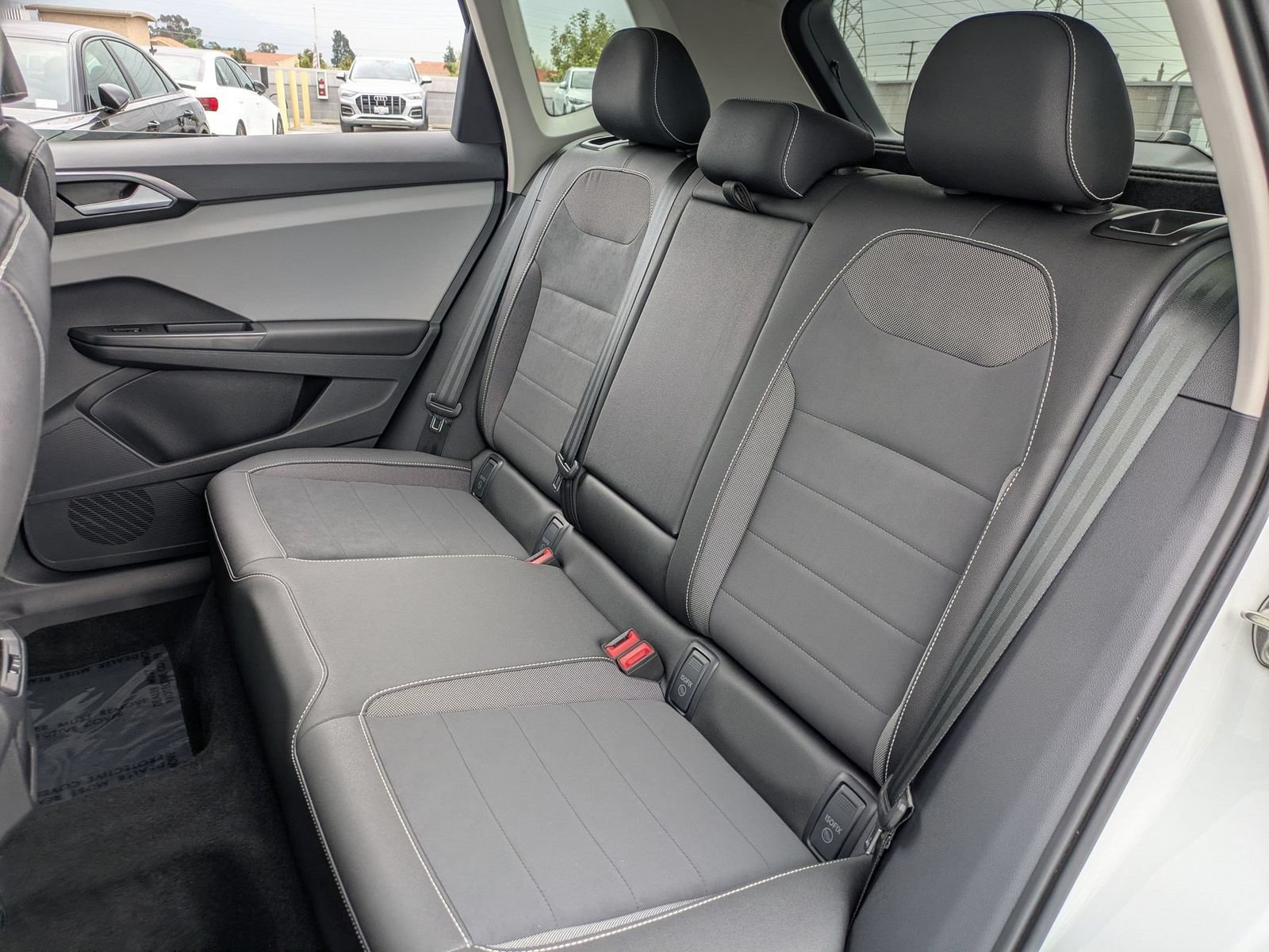 Used 2023 Volkswagen Taos SE w/ Panoramic Sunroof Package FWD image 31