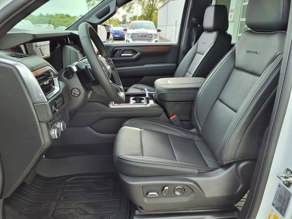 New 2026 GMC Yukon Denali w/ LPO, Floor Liner Package image 4