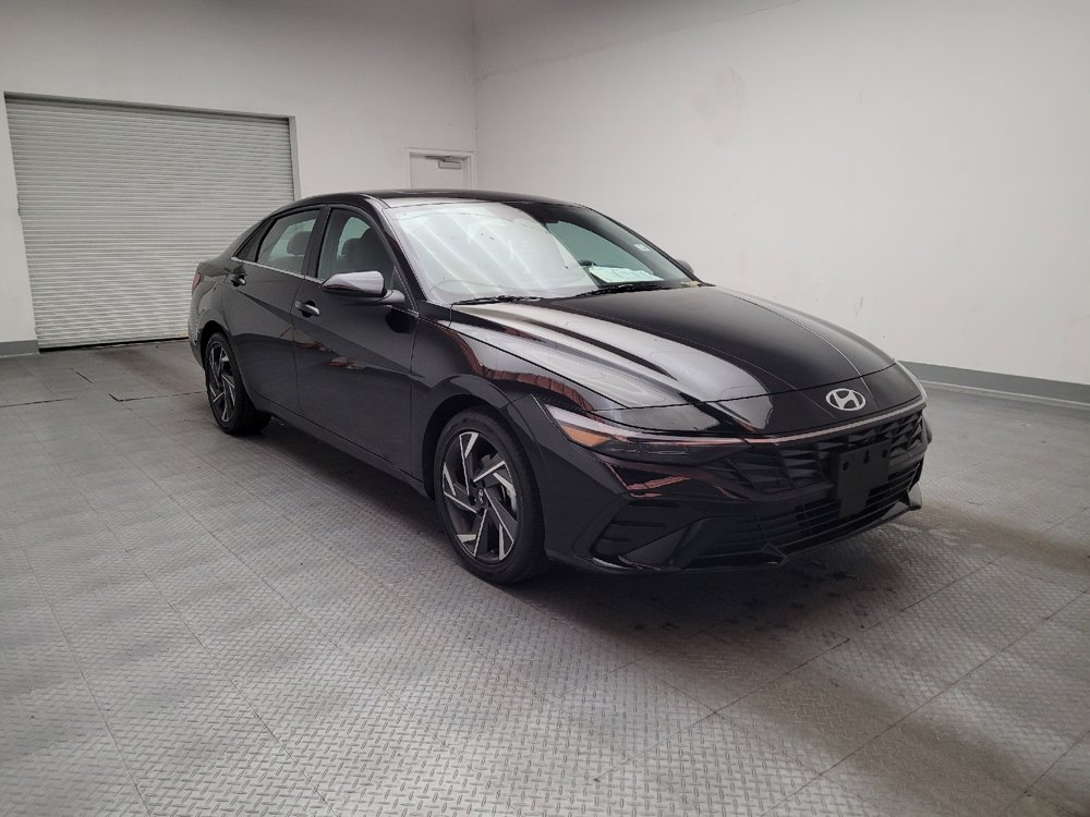 Used 2025 Hyundai Elantra SEL image 13