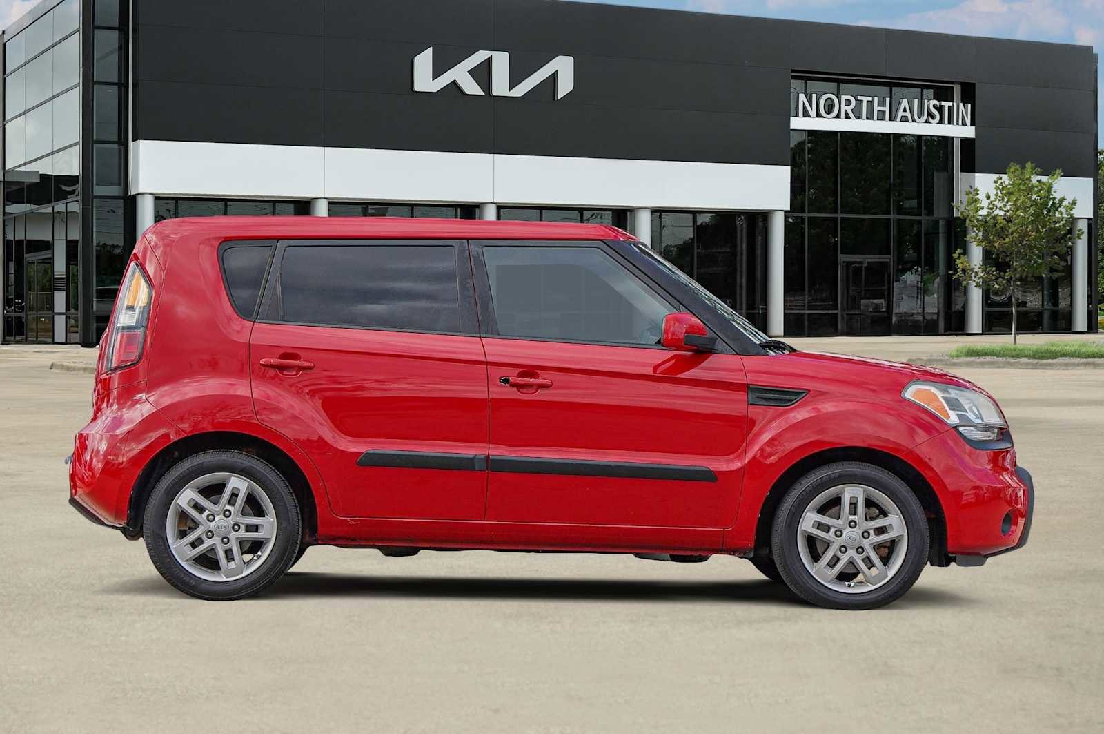 Used 2011 Kia Soul + image 7