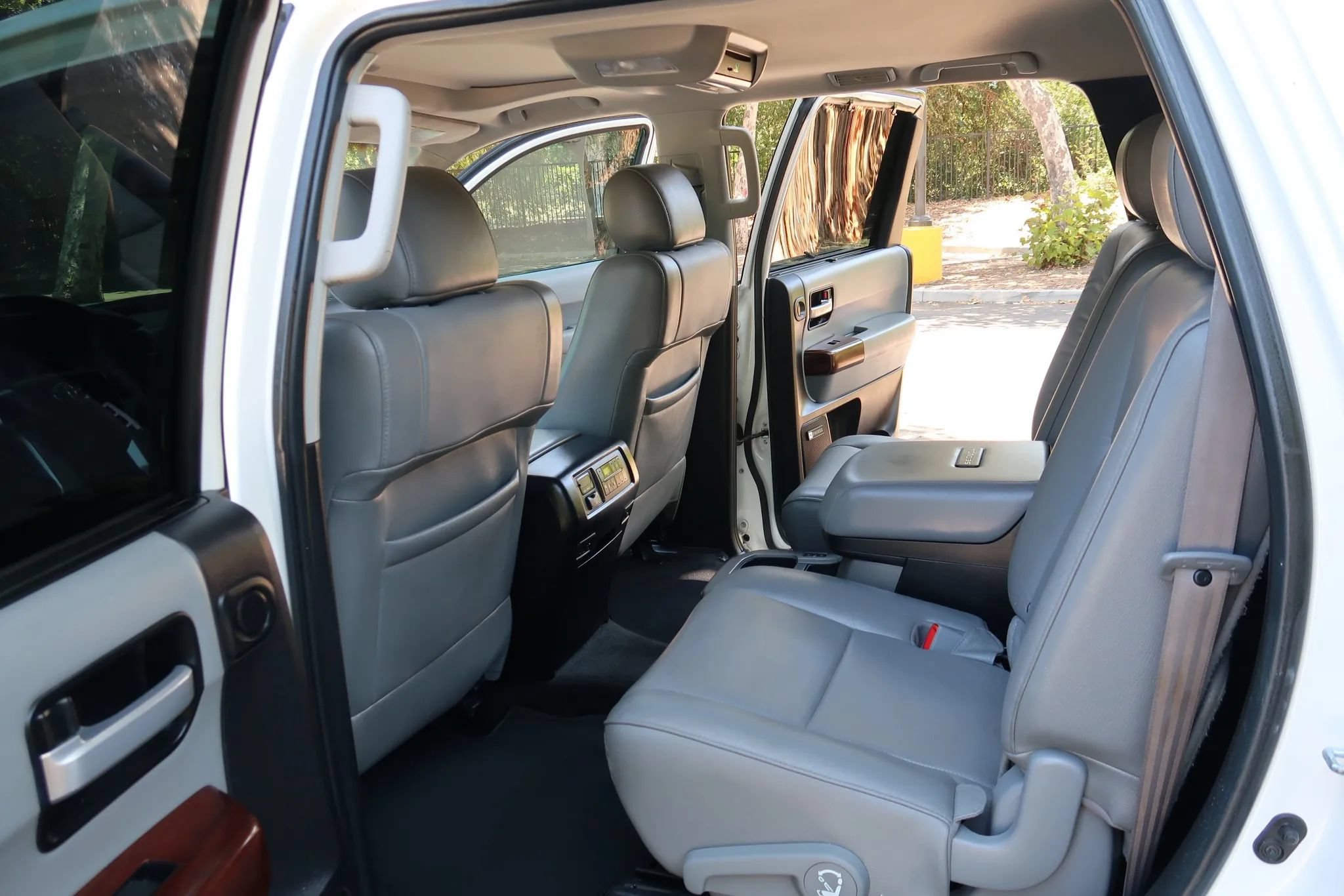 Used 2016 Toyota Sequoia Platinum RWD image 18