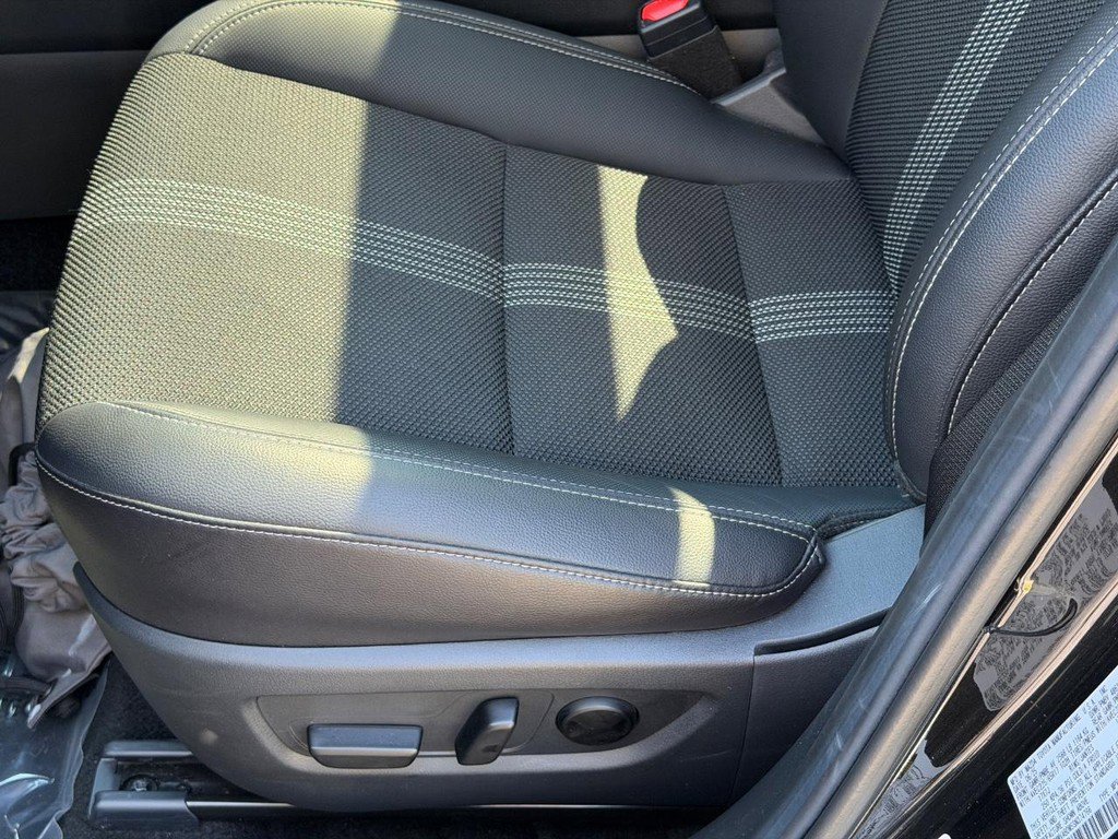 Used 2025 MAZDA CX-50 AWD 2.5 S w/ Premium Package image 23