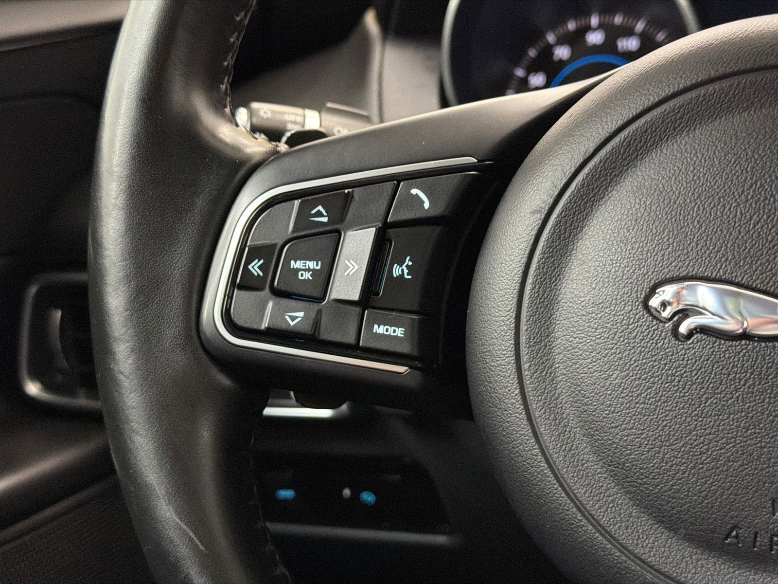 Used 2018 Jaguar XE Premium image 20