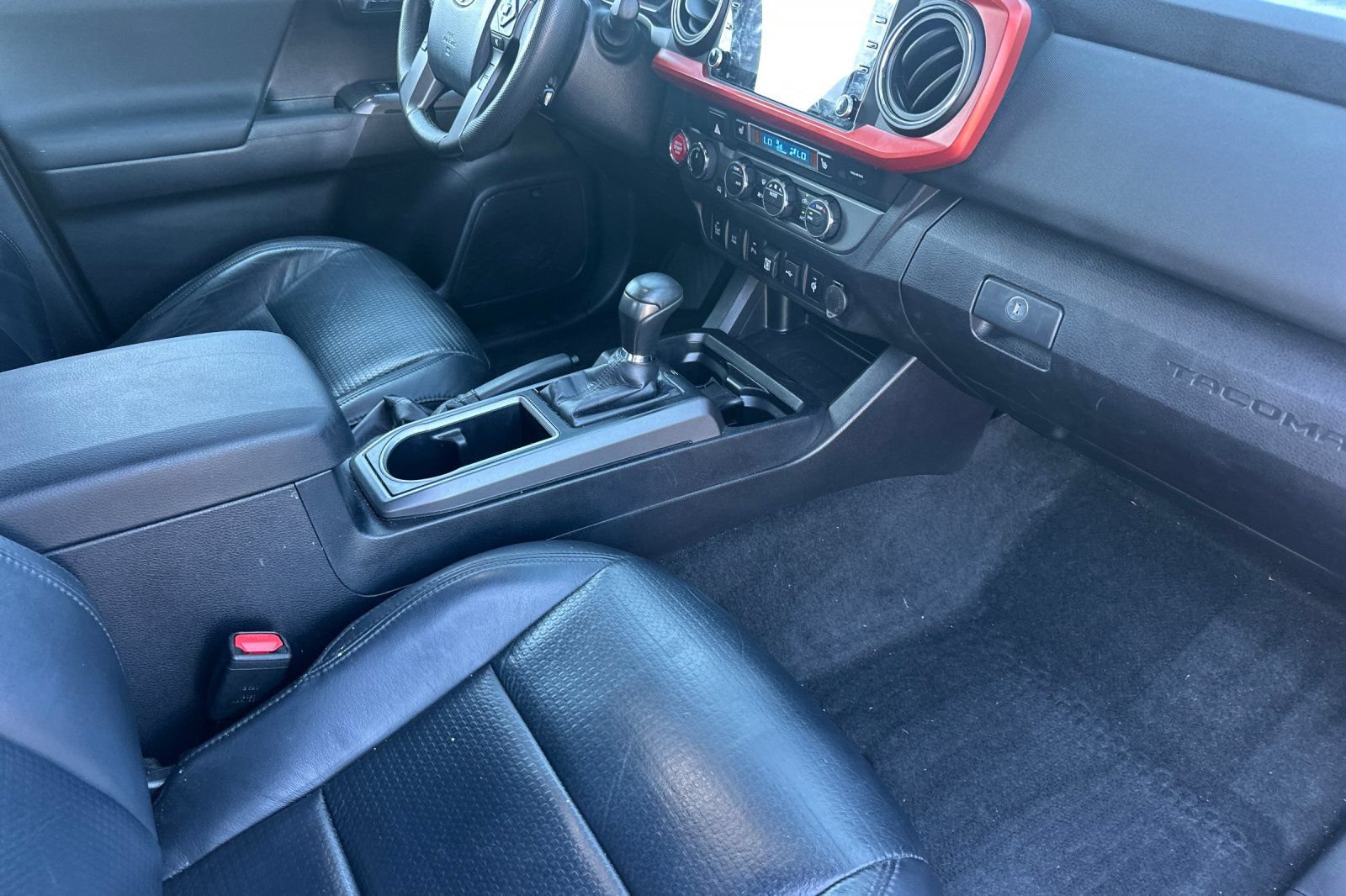 Used 2020 Toyota Tacoma TRD Sport w/ TRD Premium Sport Package AWD/4WD image 19
