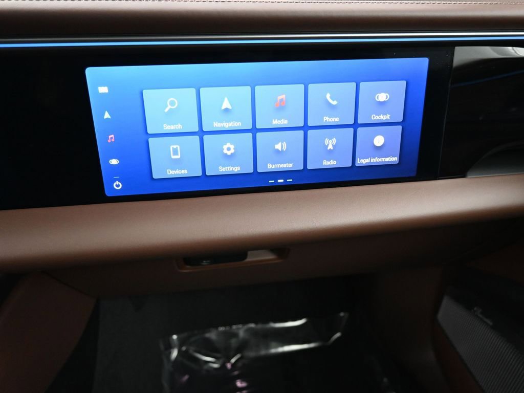 Certified 2025 Porsche Macan 4 Electric image 21