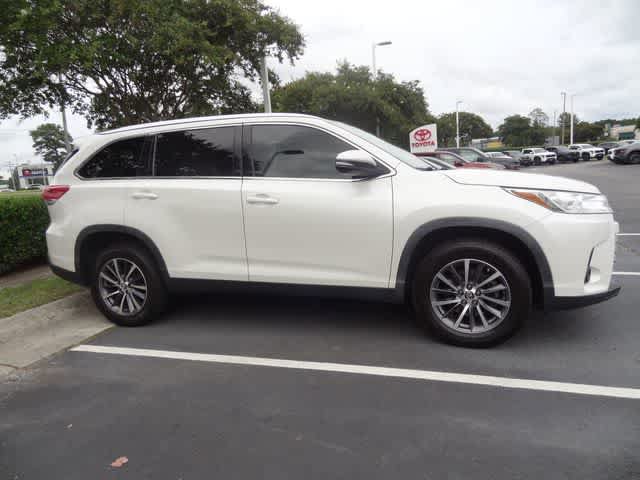 Used 2019 Toyota Highlander XLE FWD image 5