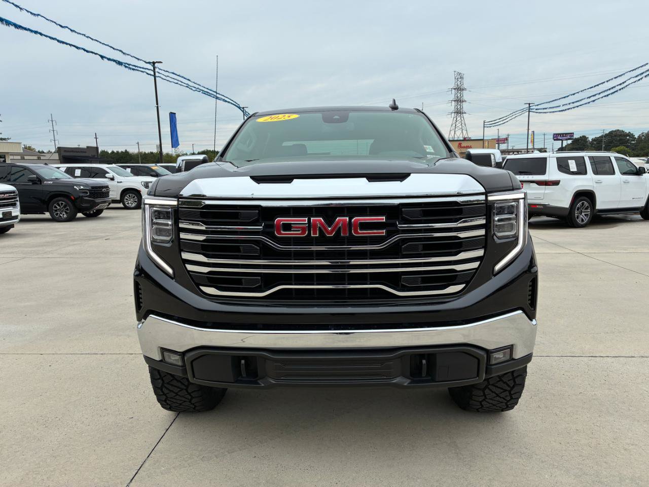 Used 2025 GMC Sierra 1500 SLT AWD/4WD image 3