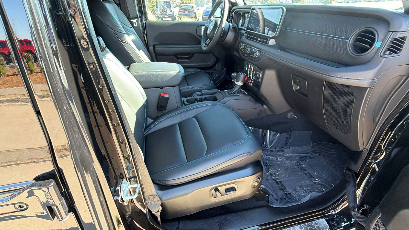 Used 2025 Jeep Wrangler Unlimited Rubicon 4xe image 19