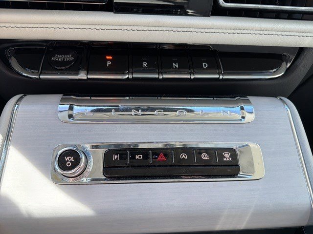 Certified 2025 Lincoln Aviator Reserve w/ Equipment Group 201A image 17