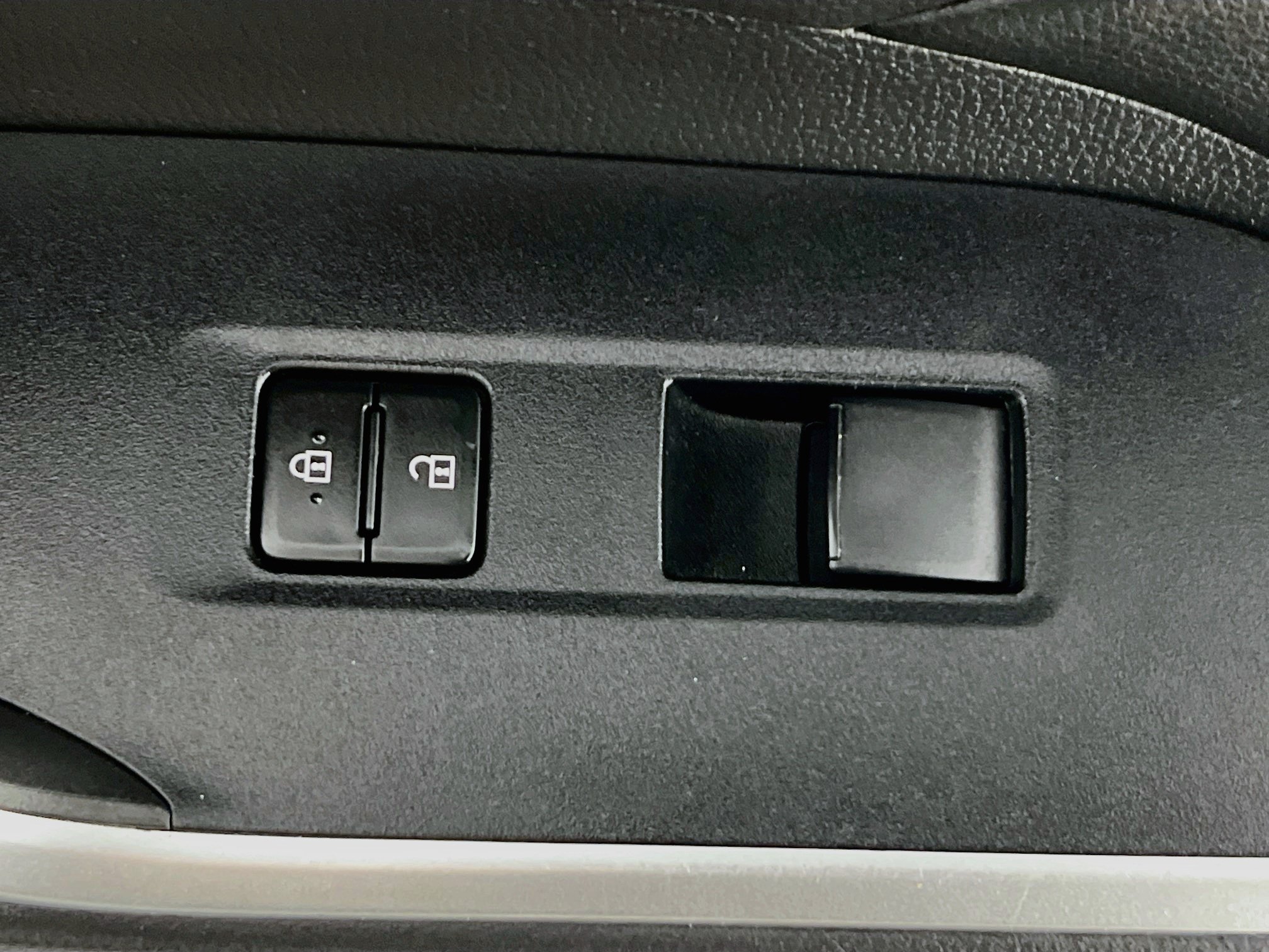 Used 2022 Toyota RAV4 LE FWD image 28