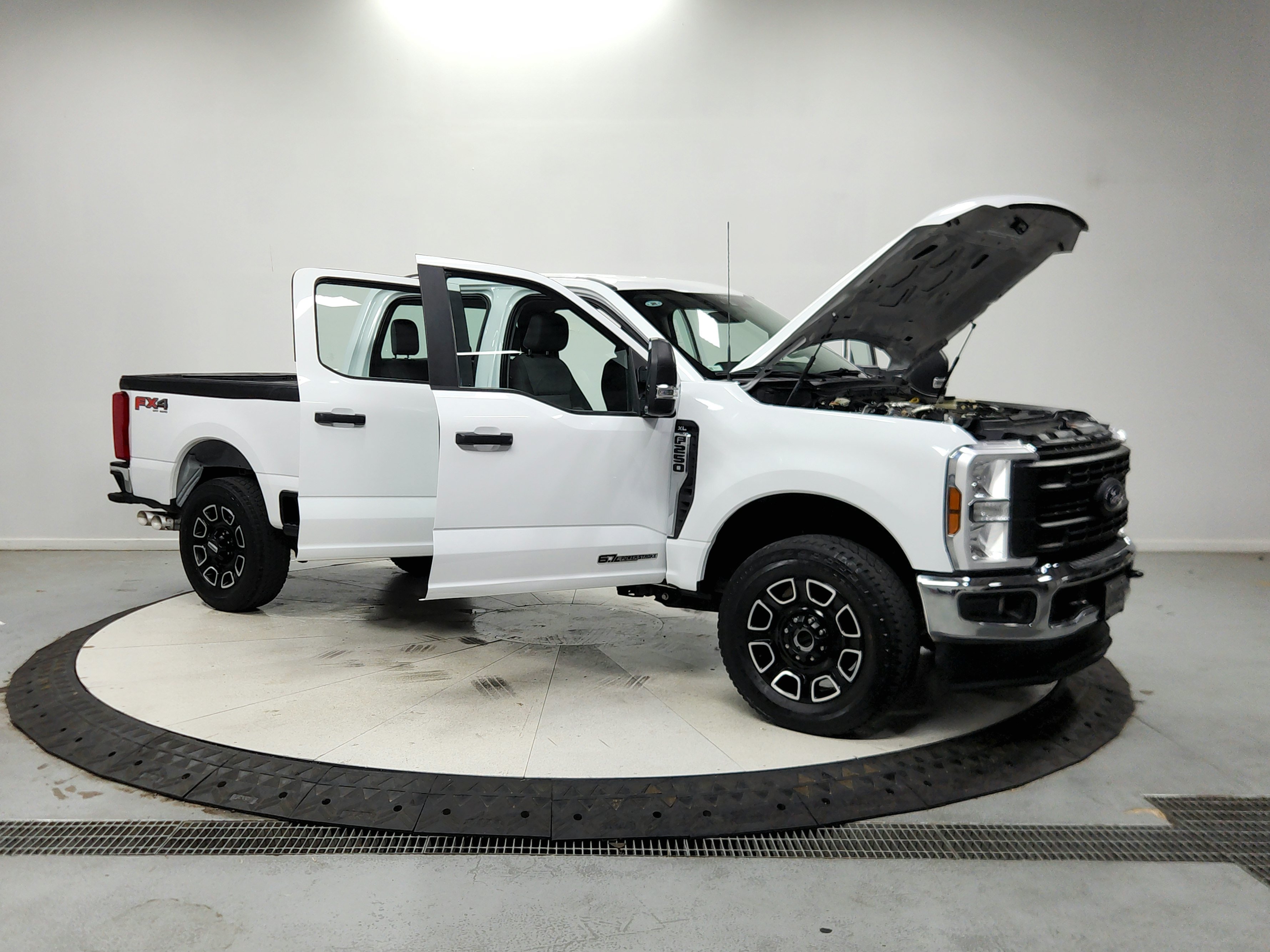 Used 2024 Ford F250 XL w/ FX4 Off-Road Package AWD/4WD image 10