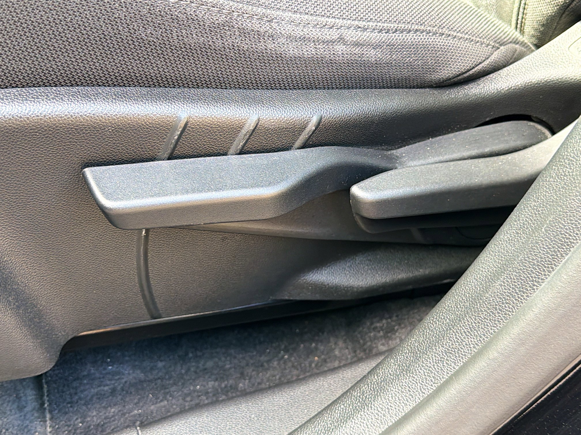 Used 2025 GMC Terrain Elevation image 24