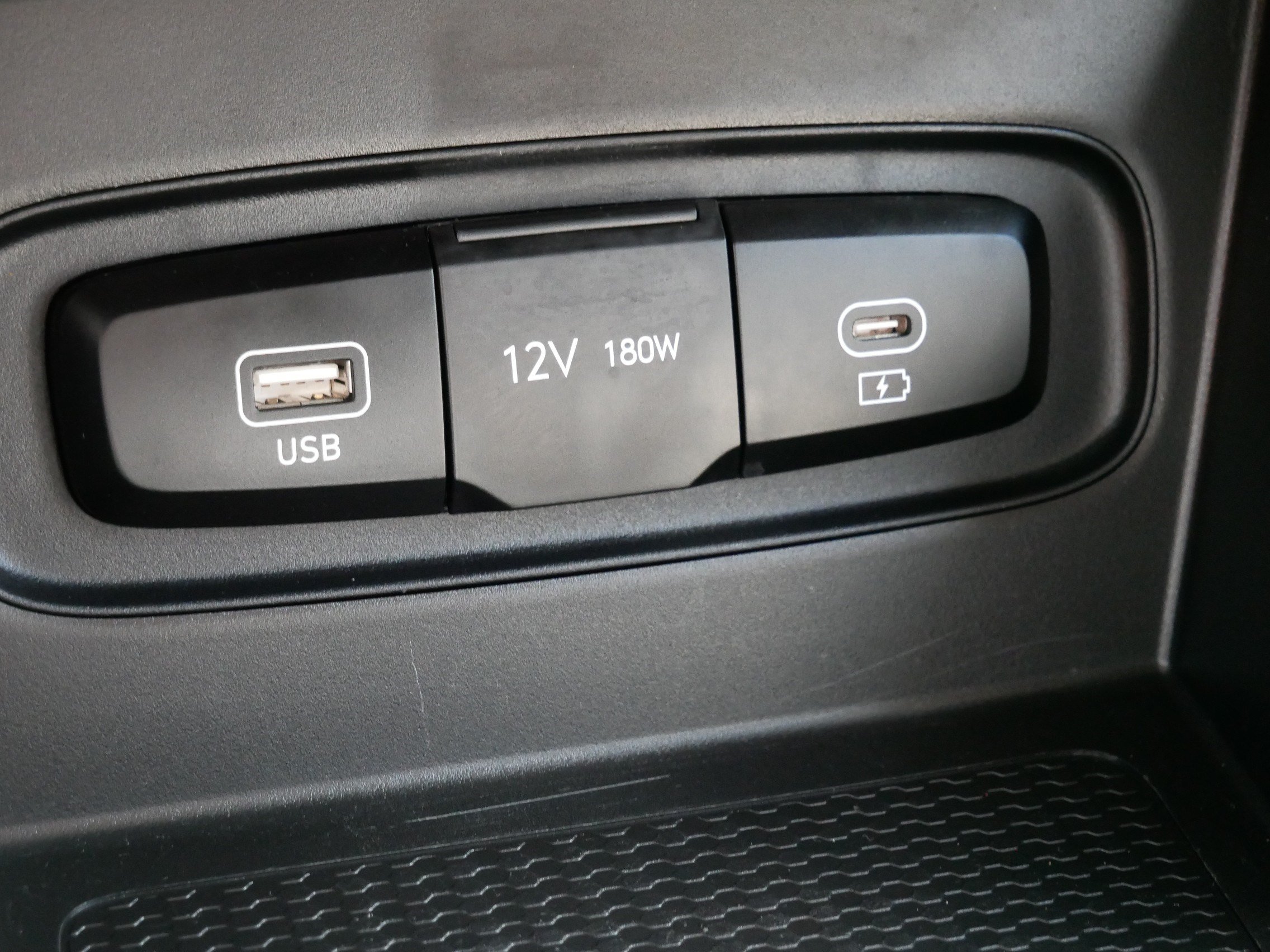 Certified 2024 Hyundai Venue SEL FWD image 25