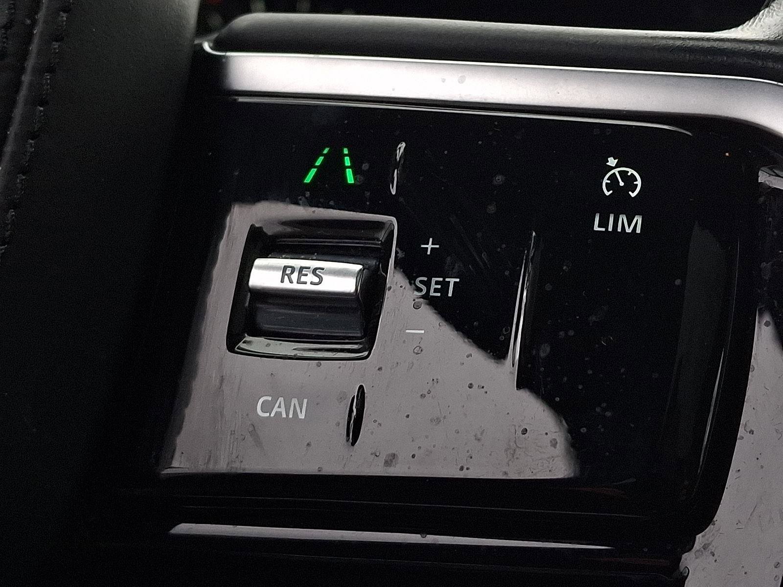 Used 2021 Land Rover Range Rover Velar R-Dynamic S image 23