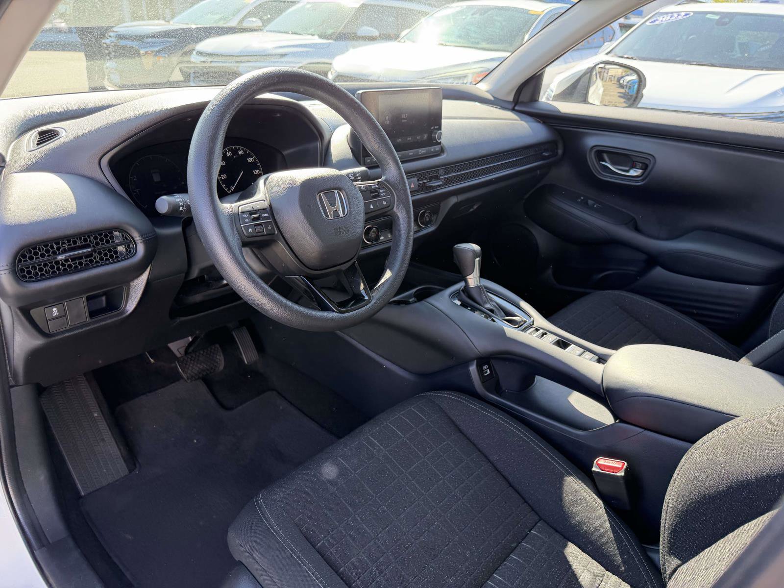 Used 2023 Honda HR-V LX image 9