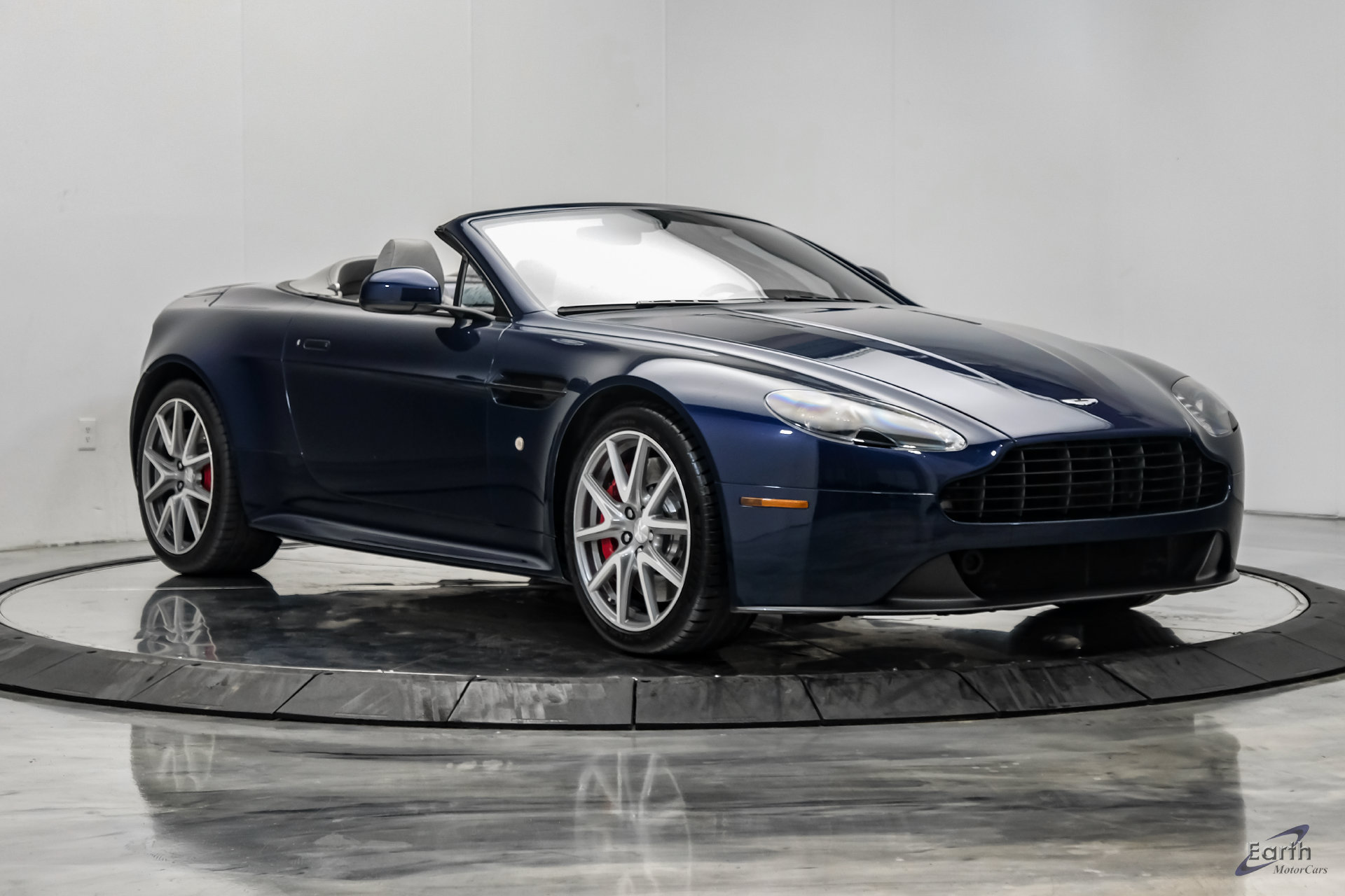 Used 2015 Aston Martin V8 Vantage GT RWD image 30