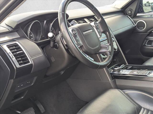 Used 2017 Land Rover Discovery First Edition image 9