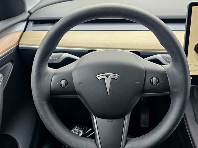 Used 2023 Tesla Model Y Long Range image 32