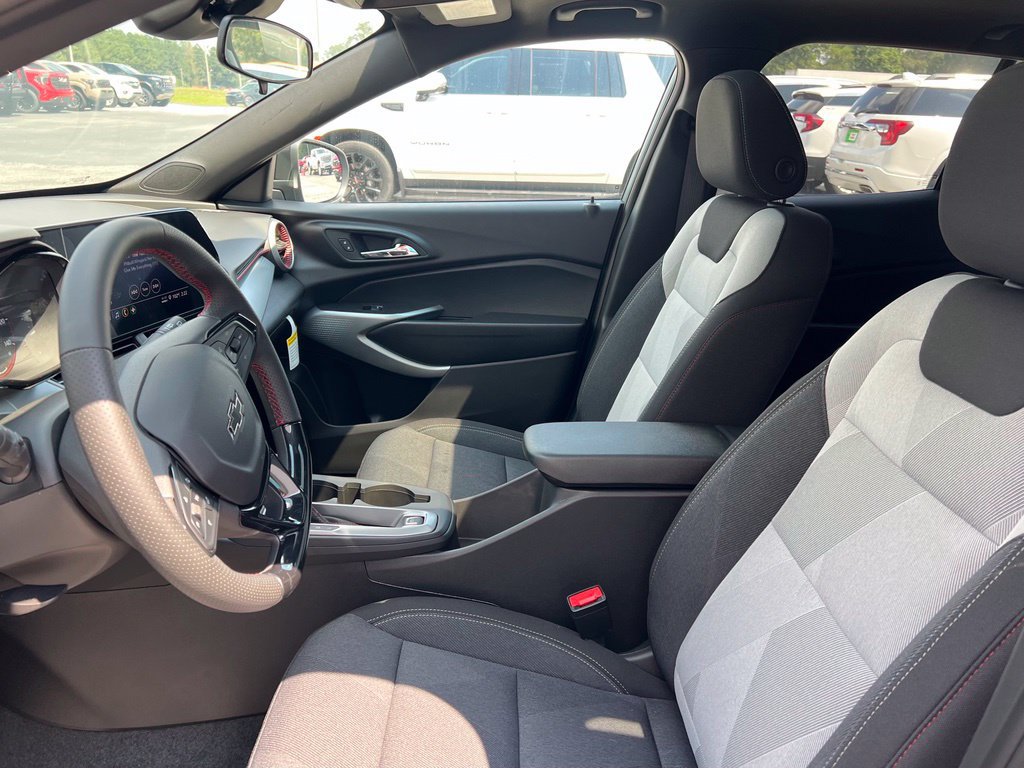 New 2026 Chevrolet Trax RS w/ Sunroof Package FWD image 9