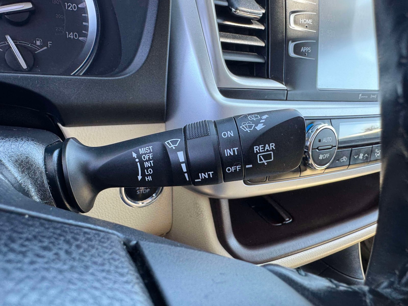 Used 2019 Toyota Highlander XLE image 28