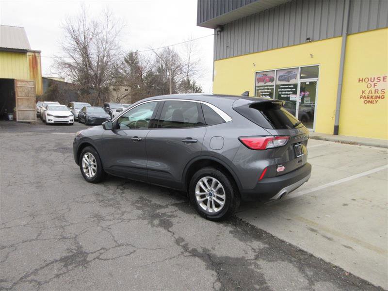 Used 2021 Ford Escape SE image 3