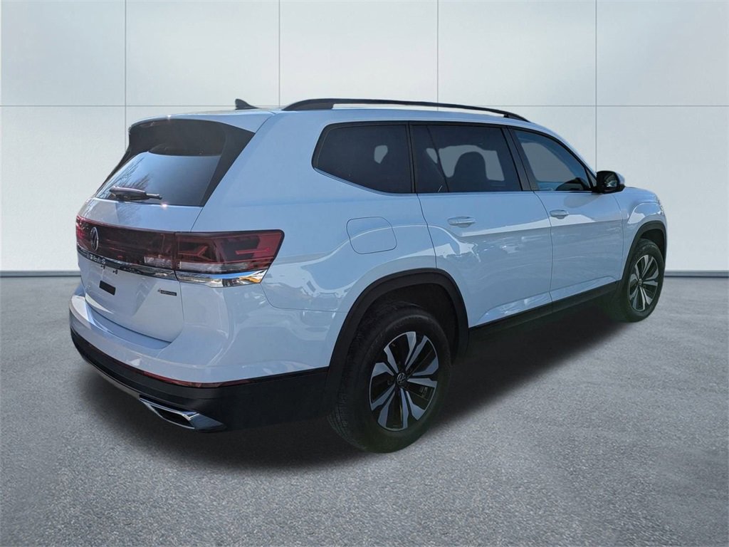 Used 2024 Volkswagen Atlas SE image 3