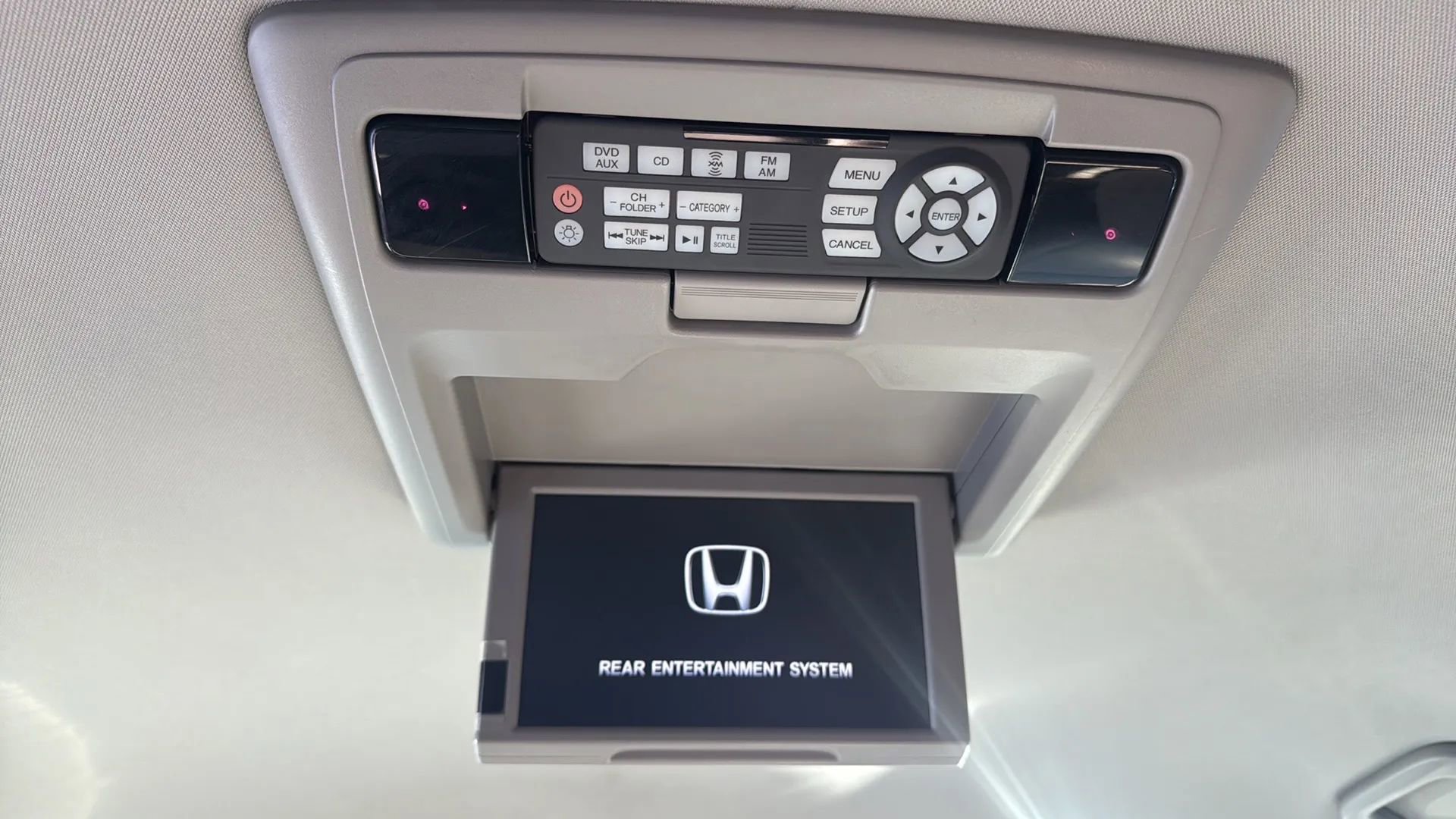 Used 2016 Honda Odyssey SE image 30