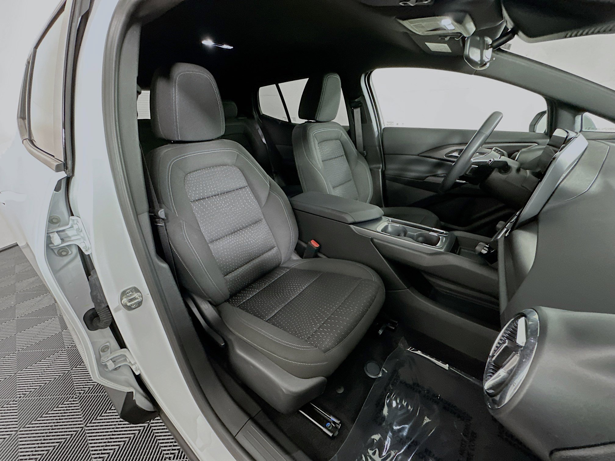 Used 2025 Chevrolet Equinox EV LT image 27