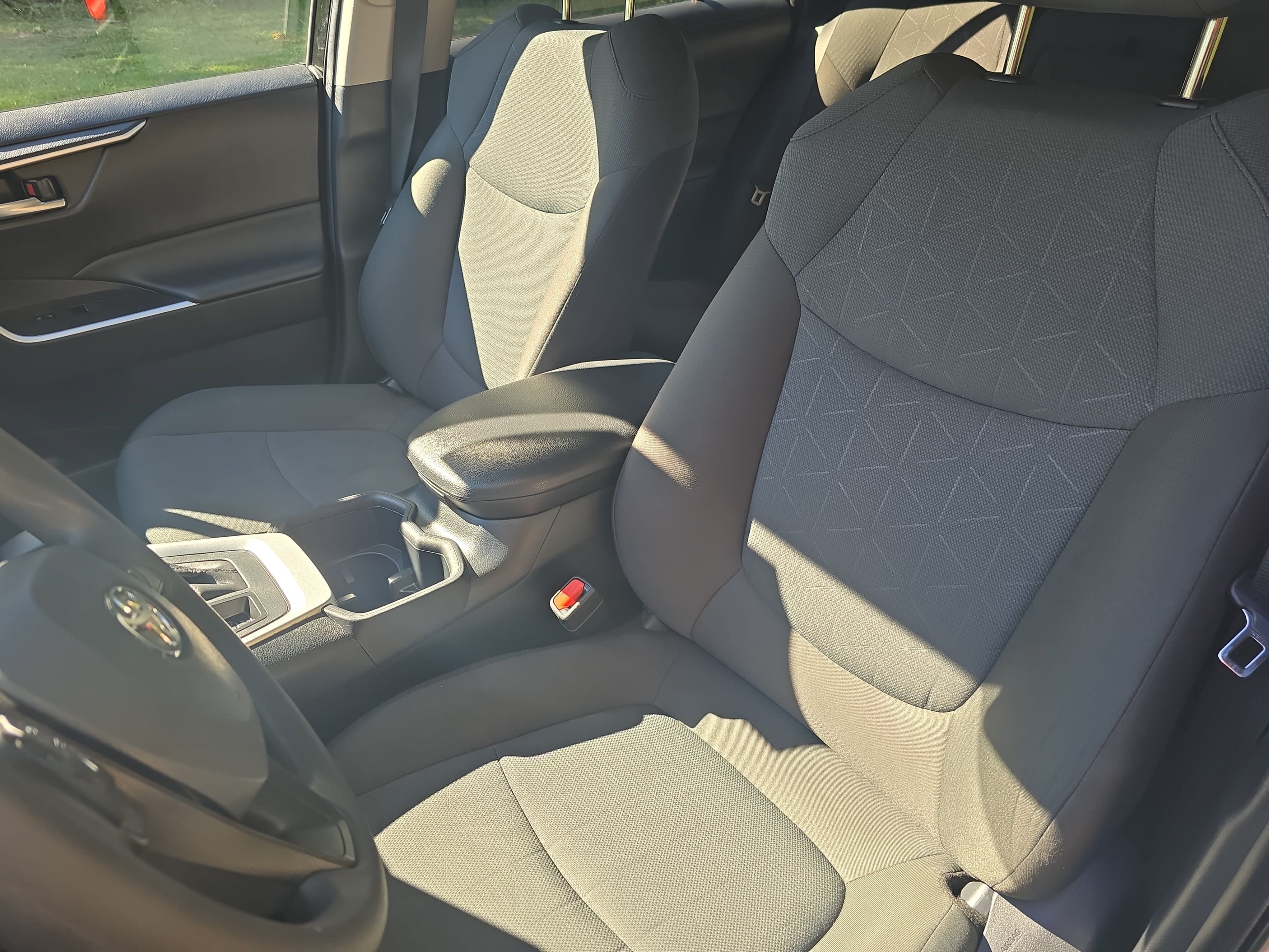 Used 2025 Toyota RAV4 XLE FWD image 14
