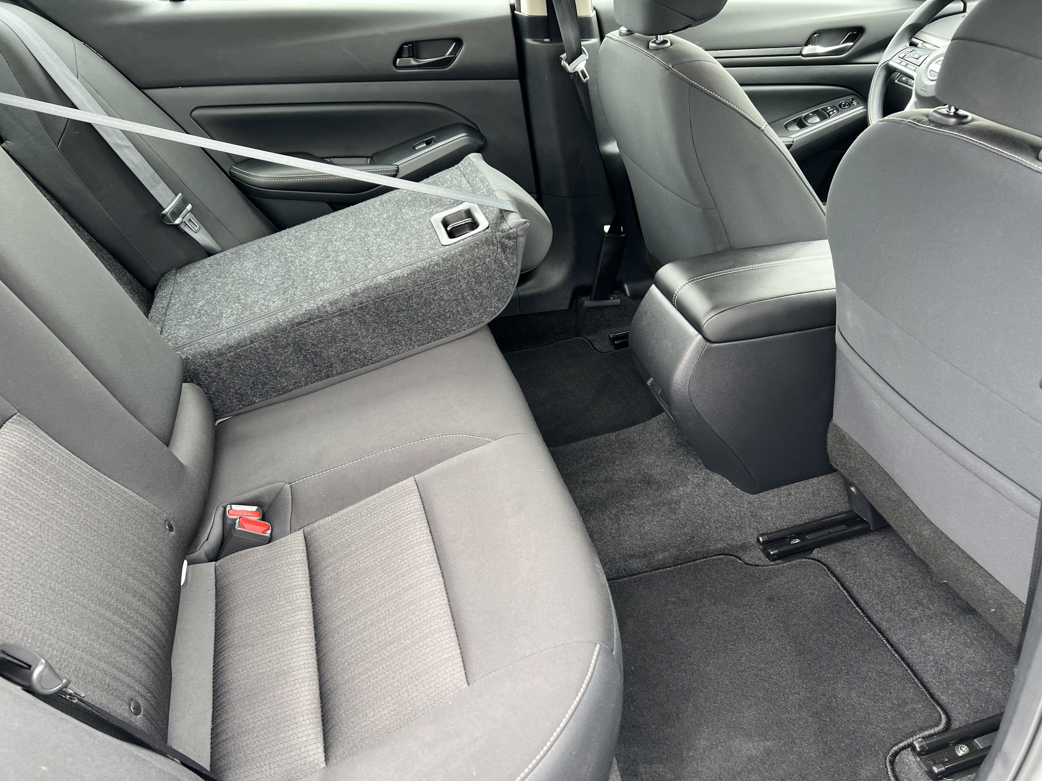 Used 2025 Nissan Altima 2.5 SV FWD image 20