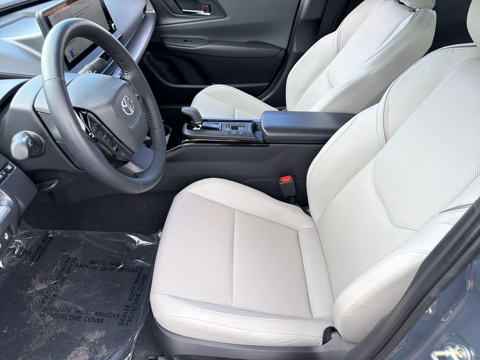 Used 2025 Toyota Prius XLE image 5