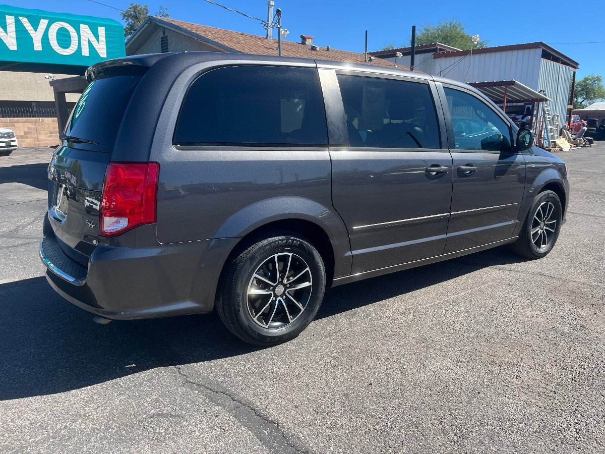Used 2016 Dodge Grand Caravan R/T w/ Driver Convenience Group FWD image 4