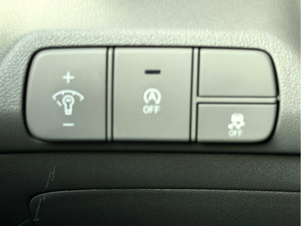 Used 2025 Hyundai Elantra SE image 19