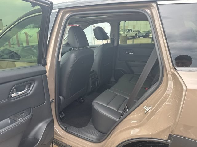 Used 2025 Nissan Rogue SL w/ Tech Package AWD/4WD image 24