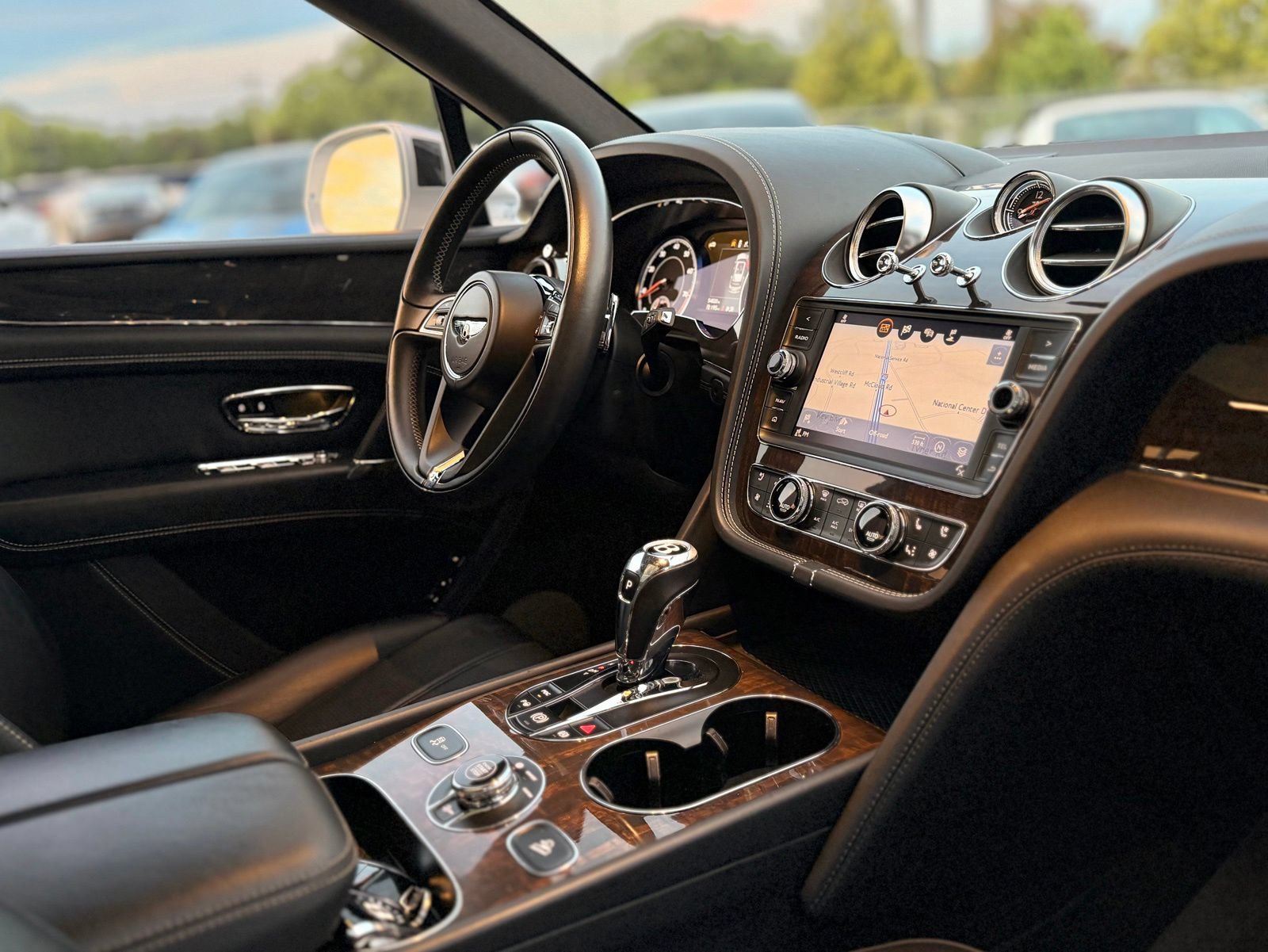 Used 2019 Bentley Bentayga AWD/4WD image 32