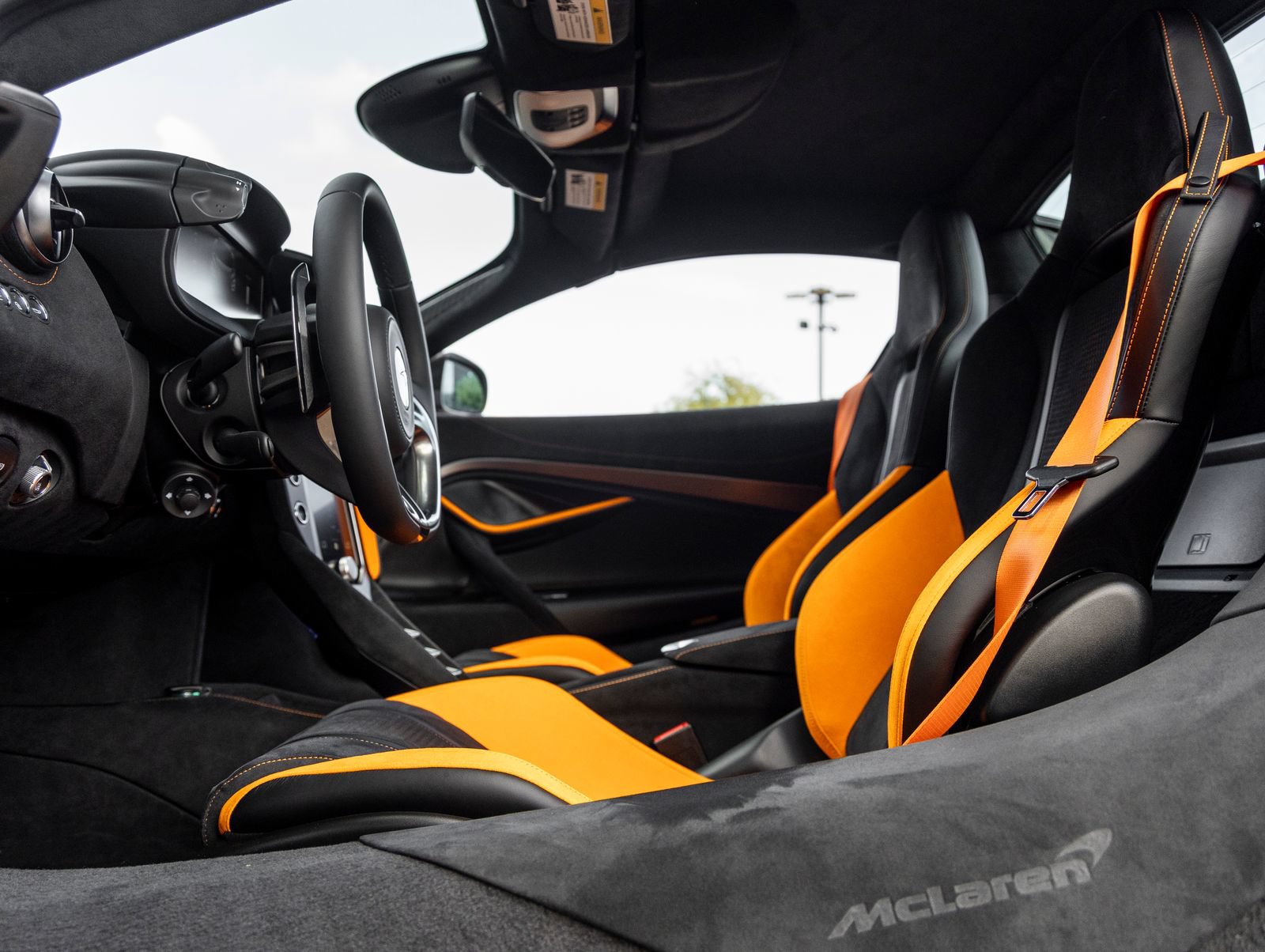 Used 2026 McLaren 750S Spider RWD image 24