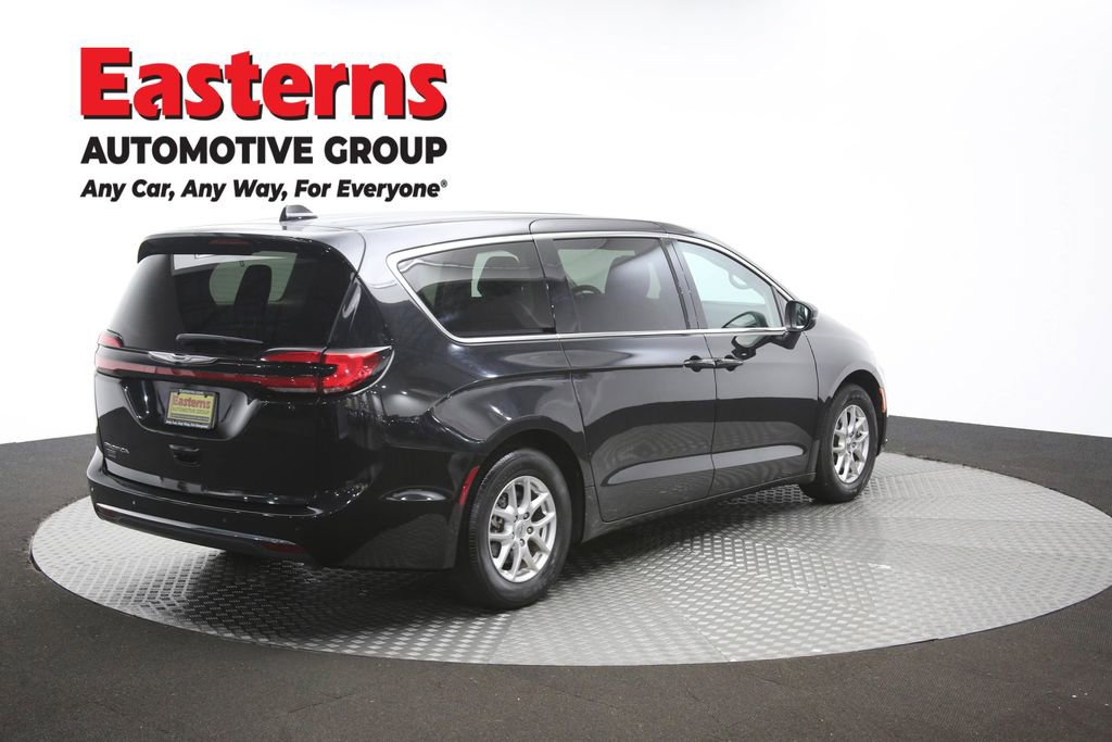 Used 2023 Chrysler Pacifica Touring-L FWD image 41